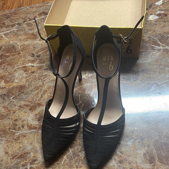 Heel’s shoes women I wore it once time with box size 8 m - Picture 11 of 11